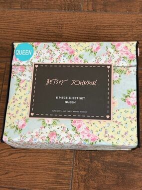 Betsey Johnson Queen Floral 6-Piece Sheet Set